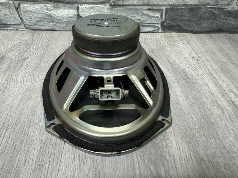 Динамик, 2000 рублей, Москва