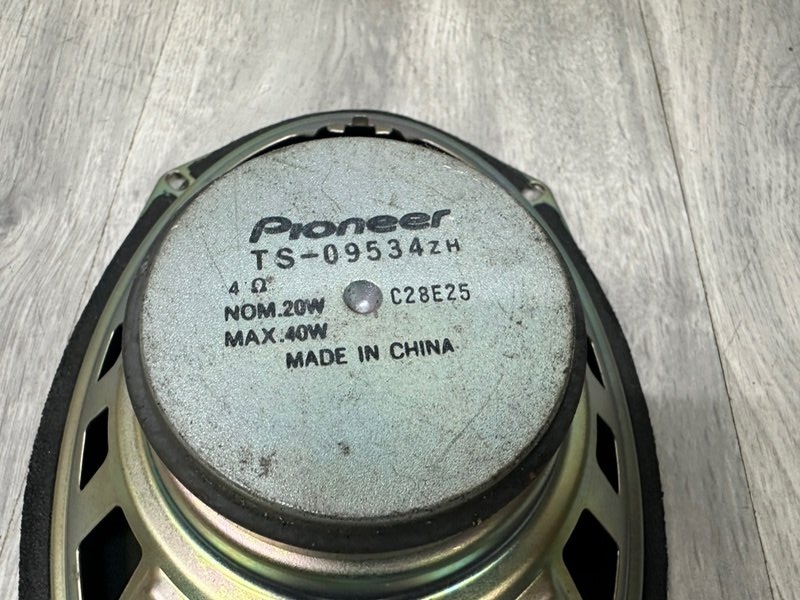 Динамик, 2000 рублей, Москва