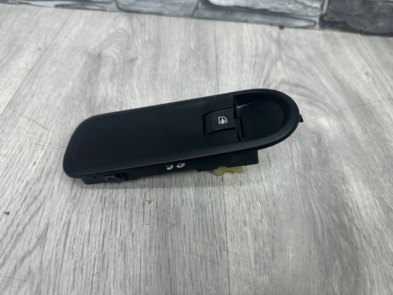 Кнопка стеклоподъемника, 550 рублей, Москва