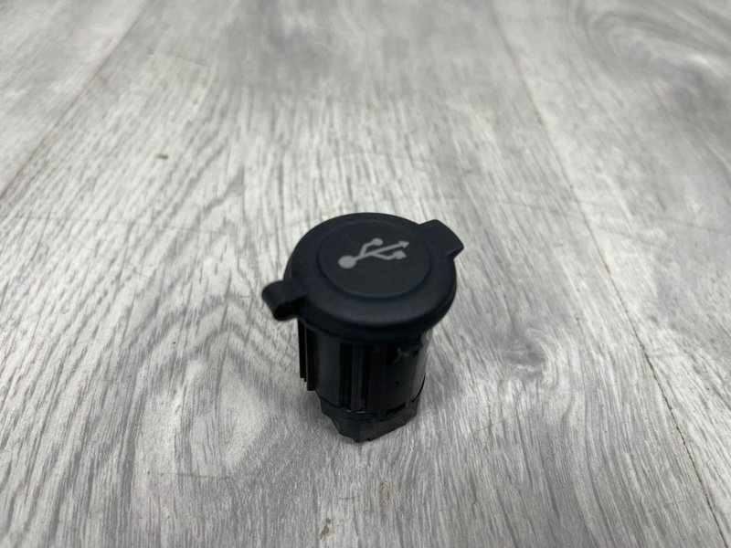 Разъем (USB/AUX), 2000 рублей, Москва