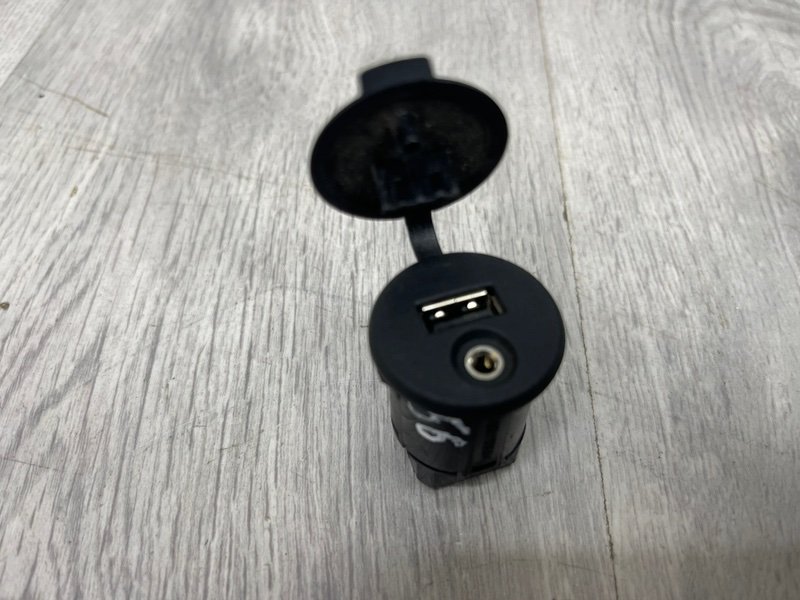 Разъем (USB/AUX), 2000 рублей, Москва