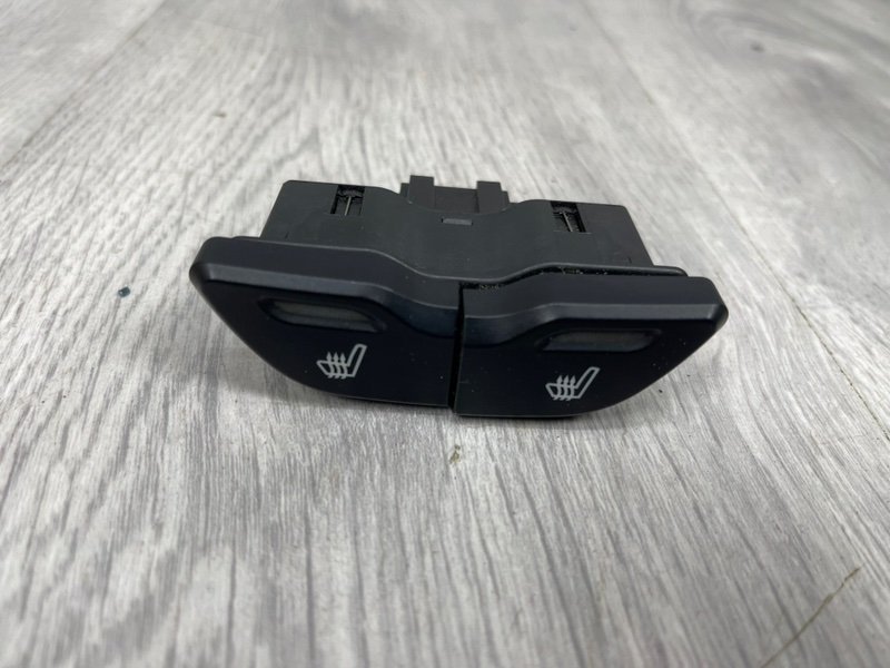 Кнопка обогрева сидений, 600 рублей, Москва