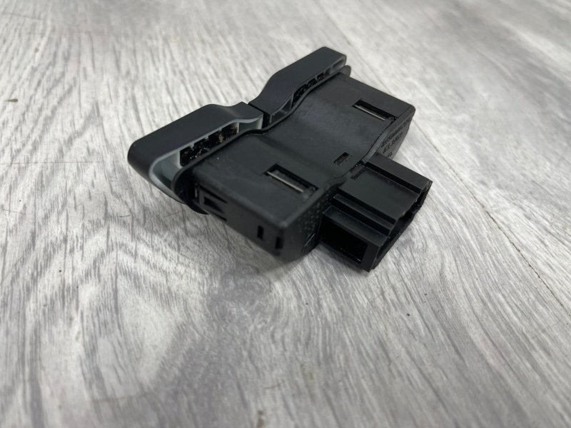 Кнопка обогрева сидений, 600 рублей, Москва