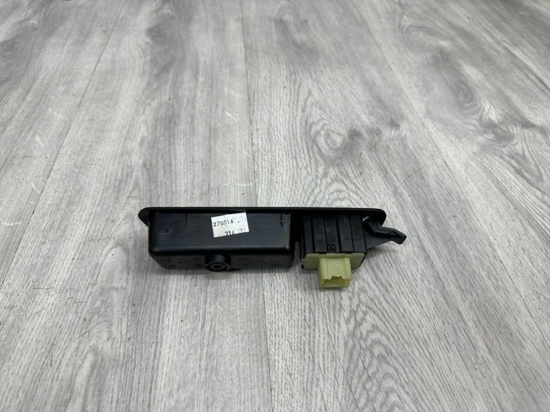 Кнопка стеклоподъемника, 500 рублей, Москва