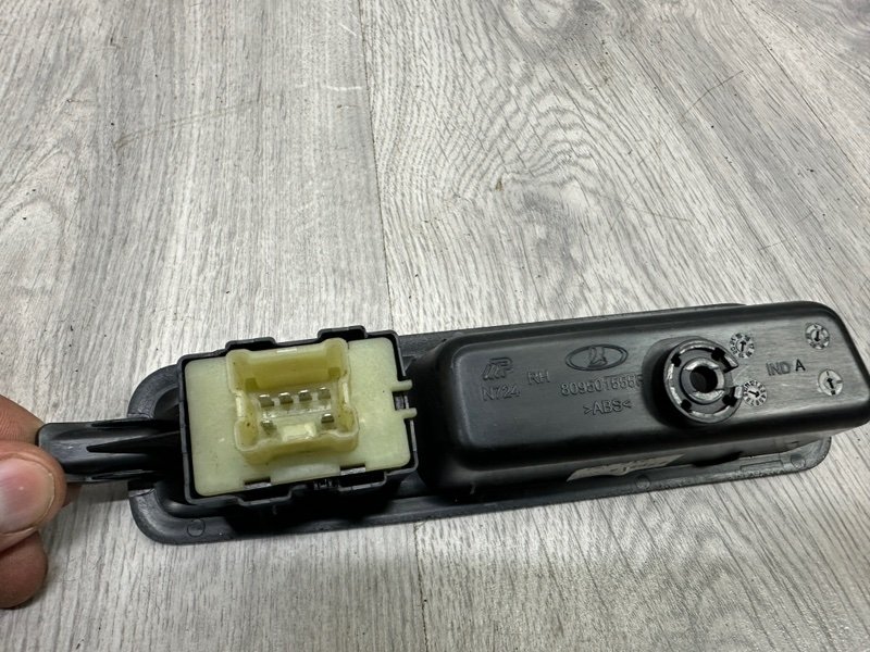 Кнопка стеклоподъемника, 500 рублей, Москва