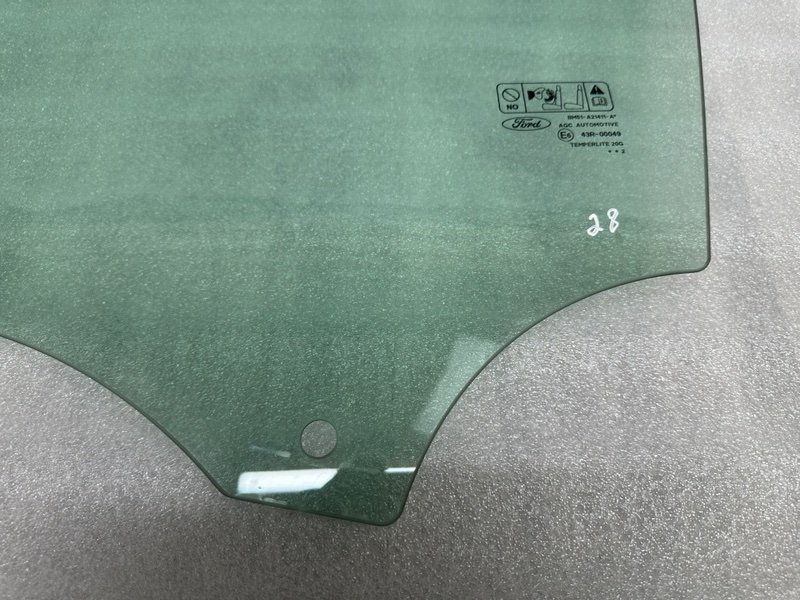 Стекло двери передней левой, 1000 рублей, Москва