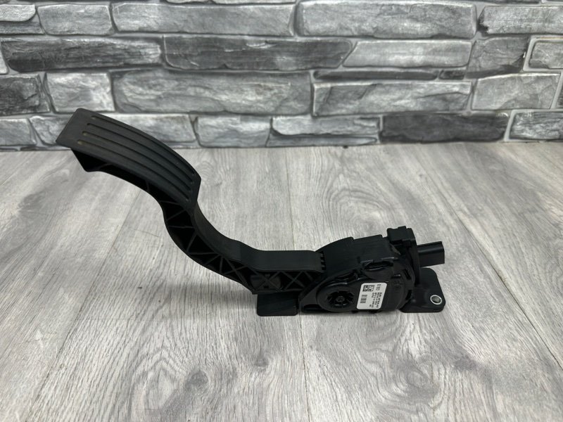 Педаль газа, 1000 рублей, Москва