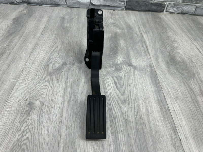 Педаль газа, 1000 рублей, Москва