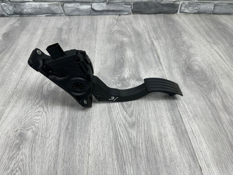 Педаль газа, 1000 рублей, Москва