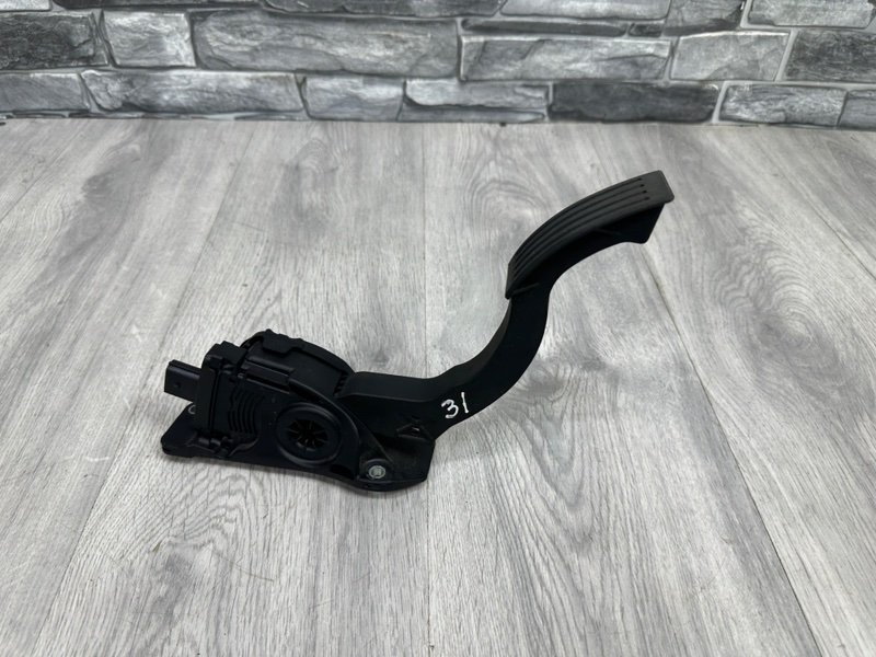 Педаль газа, 1000 рублей, Москва