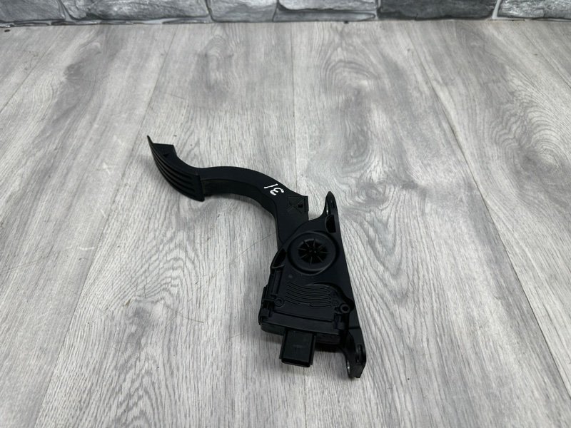 Педаль газа, 1000 рублей, Москва