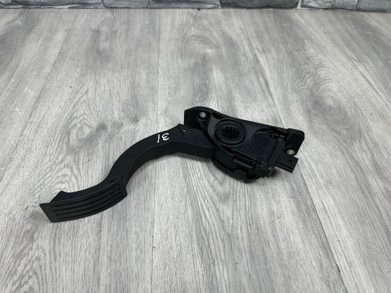 Педаль газа, 1000 рублей, Москва