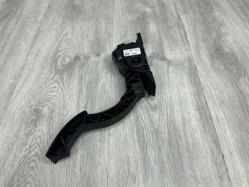 Педаль газа, 1000 рублей, Москва