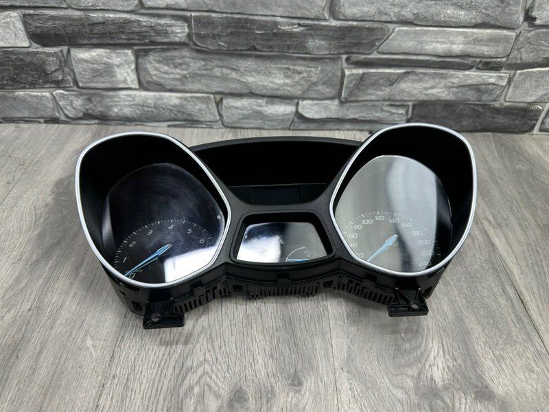 Панель приборов, 1600 рублей, Москва