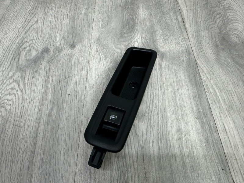 Кнопка стеклоподъемника, 500 рублей, Москва