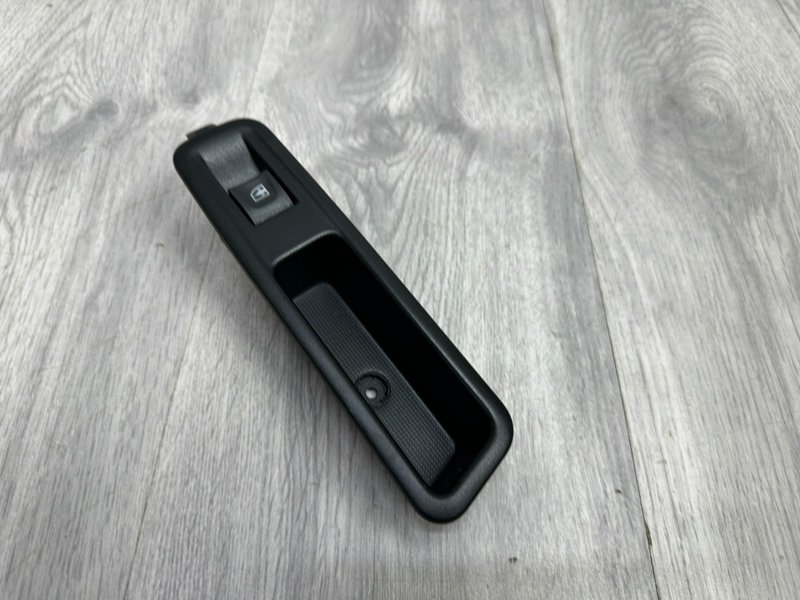 Кнопка стеклоподъемника, 500 рублей, Москва