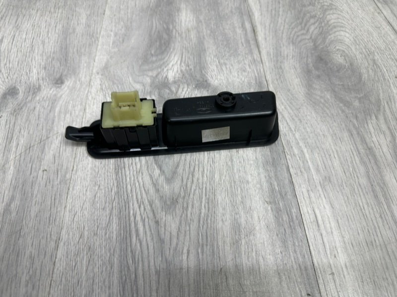 Кнопка стеклоподъемника, 500 рублей, Москва