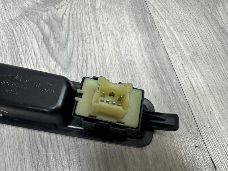 Кнопка стеклоподъемника, 500 рублей, Москва