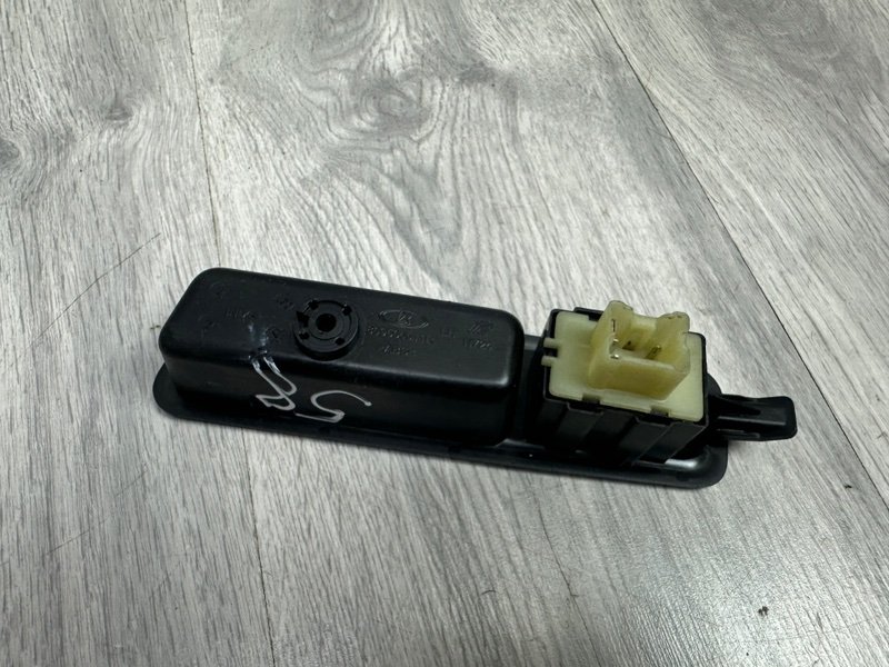 Кнопка стеклоподъемника, 500 рублей, Москва