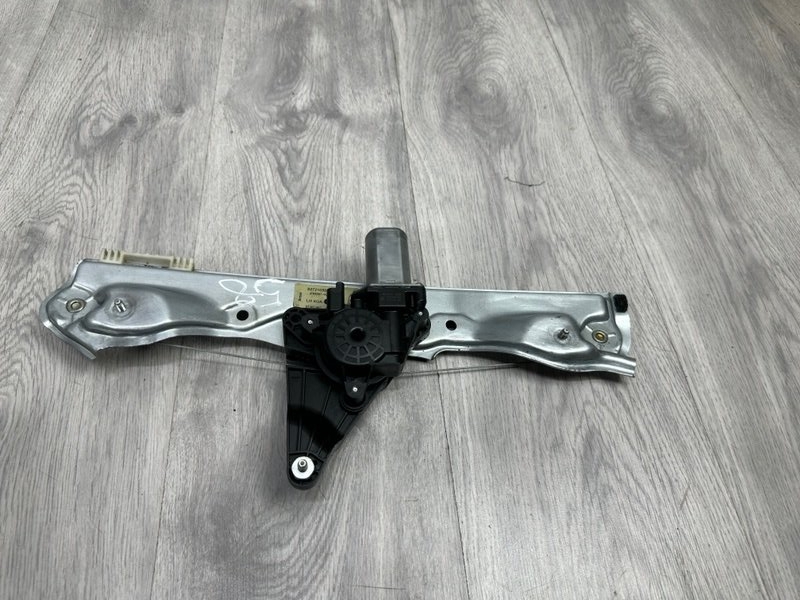 Стеклоподъемник задний, 2000 рублей, Москва