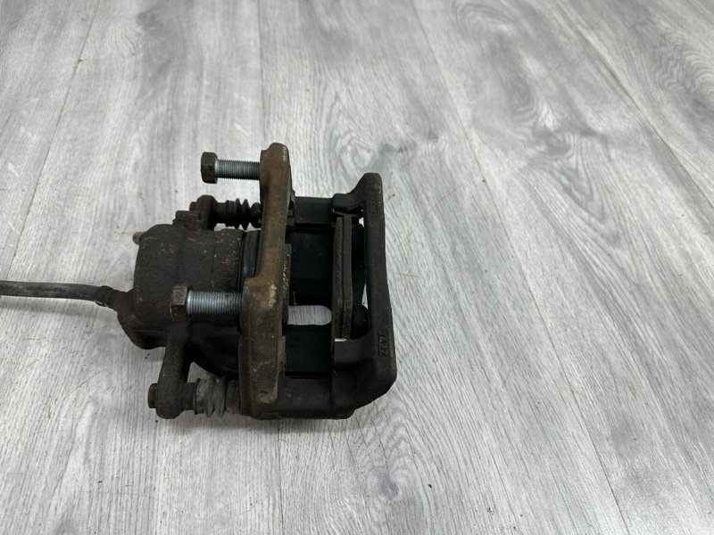 Суппорт тормозной передний правый, 1600 рублей, Москва