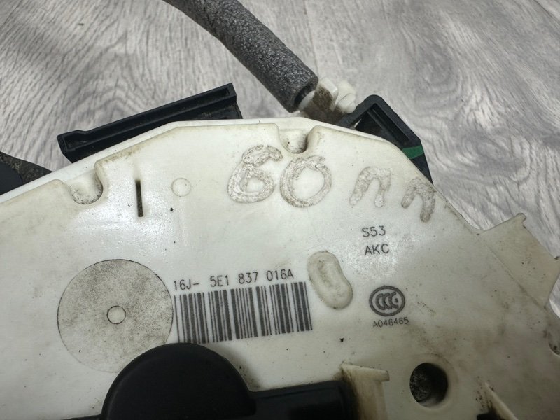 Замок двери передней правой, 2000 рублей, Москва