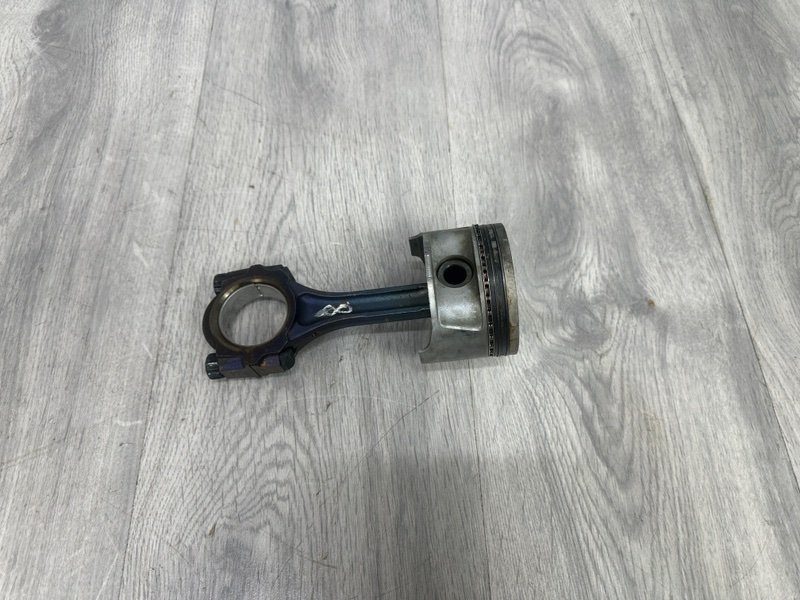 Поршень с шатуном, 1000 рублей, Москва