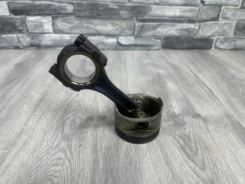 Поршень с шатуном, 1000 рублей, Москва