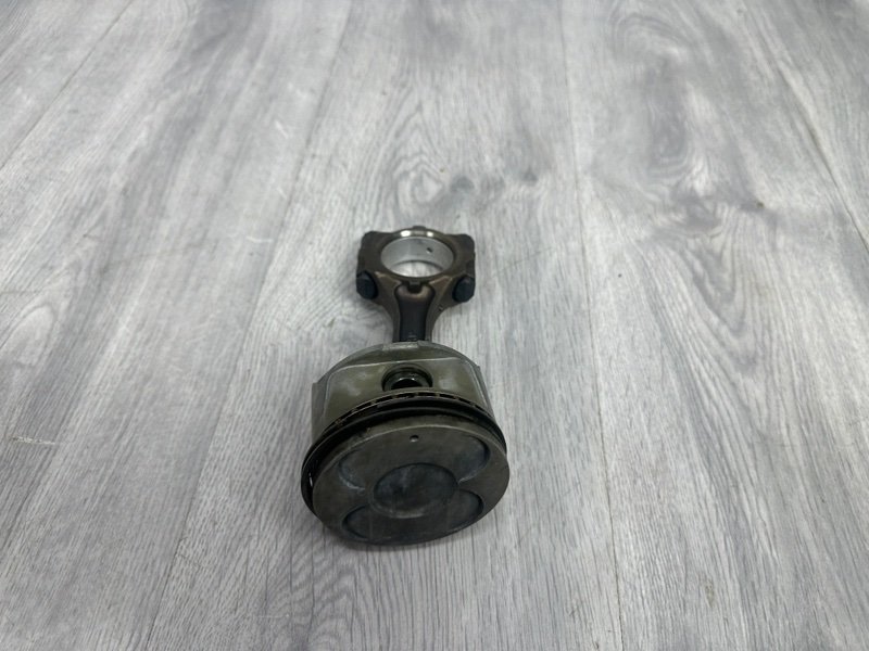 Поршень с шатуном, 1000 рублей, Москва