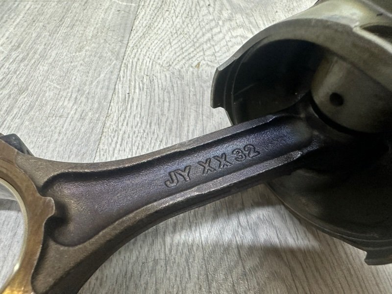 Поршень с шатуном, 1000 рублей, Москва