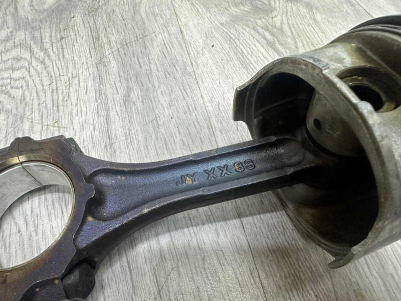 Поршень с шатуном, 1000 рублей, Москва