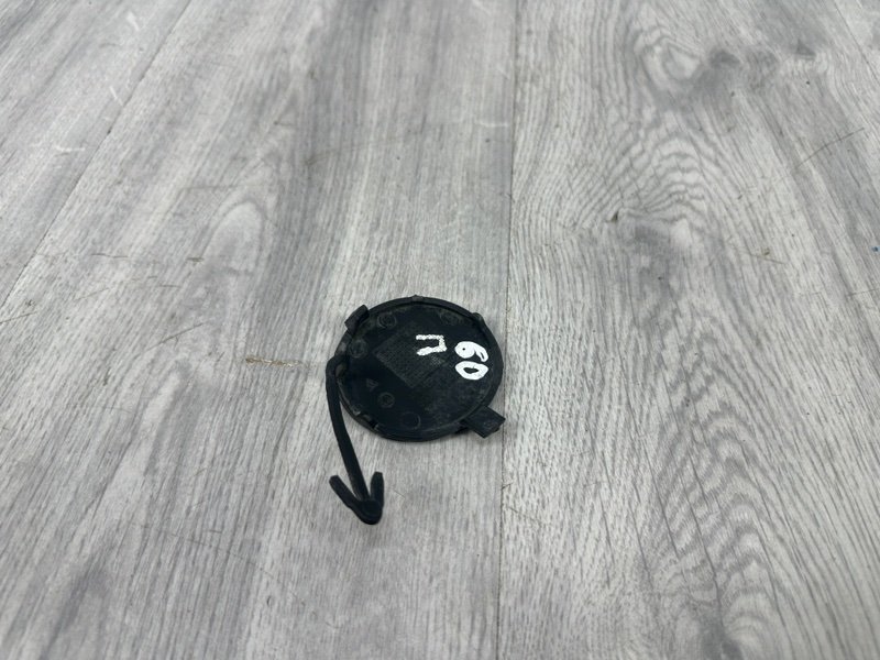 Заглушка буксировочного крюка, 1000 рублей, Москва