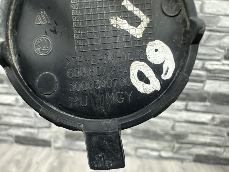 Заглушка буксировочного крюка, 1000 рублей, Москва