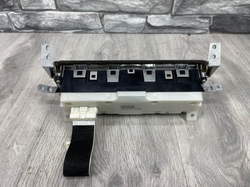 Блок кнопок, 2000 рублей, Москва