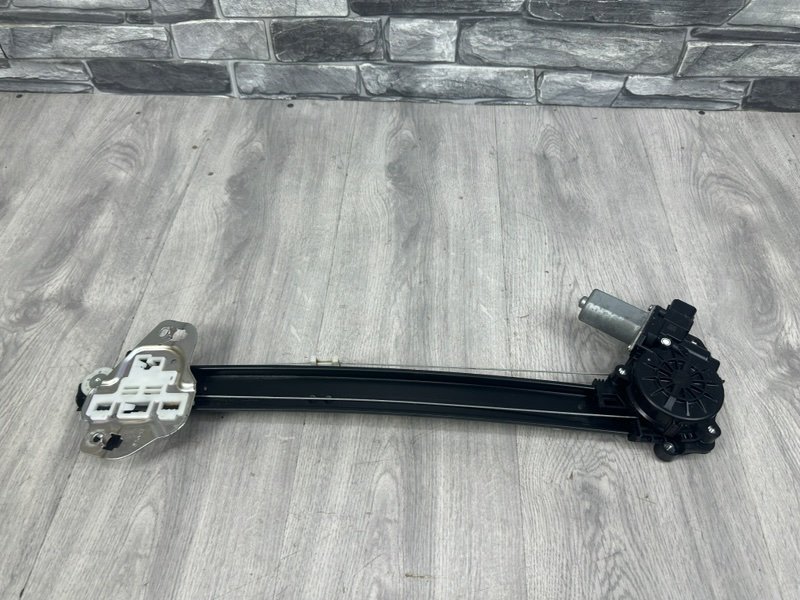 Стеклоподъемник задний, 2000 рублей, Москва