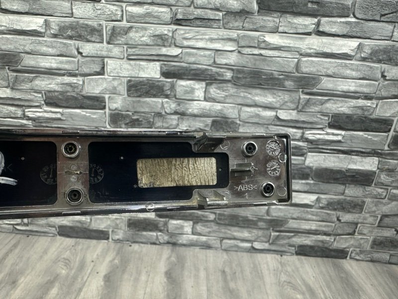 Эмблема, 1500 рублей, Москва