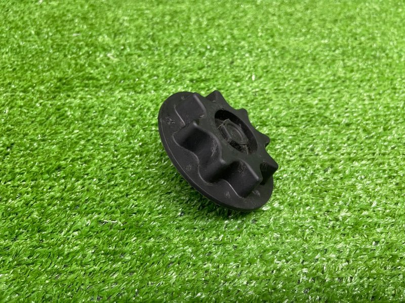 Болт крепления запасного колеса, 1000 рублей, Москва