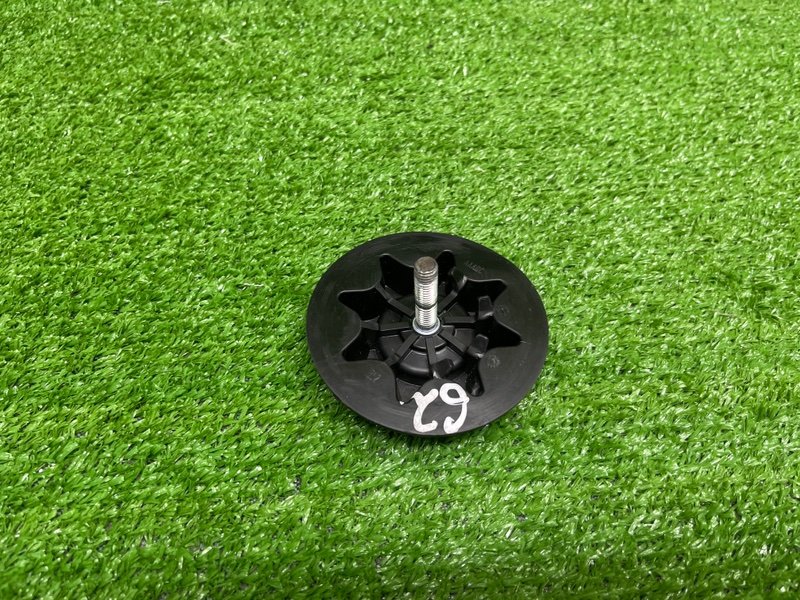 Болт крепления запасного колеса, 1000 рублей, Москва