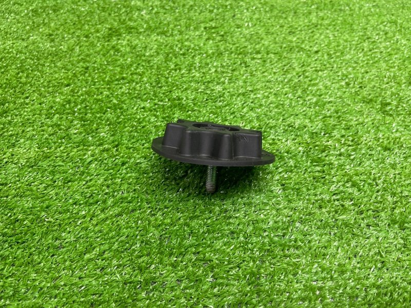 Болт крепления запасного колеса, 1000 рублей, Москва