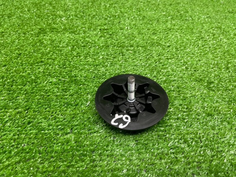 Болт крепления запасного колеса, 1000 рублей, Москва