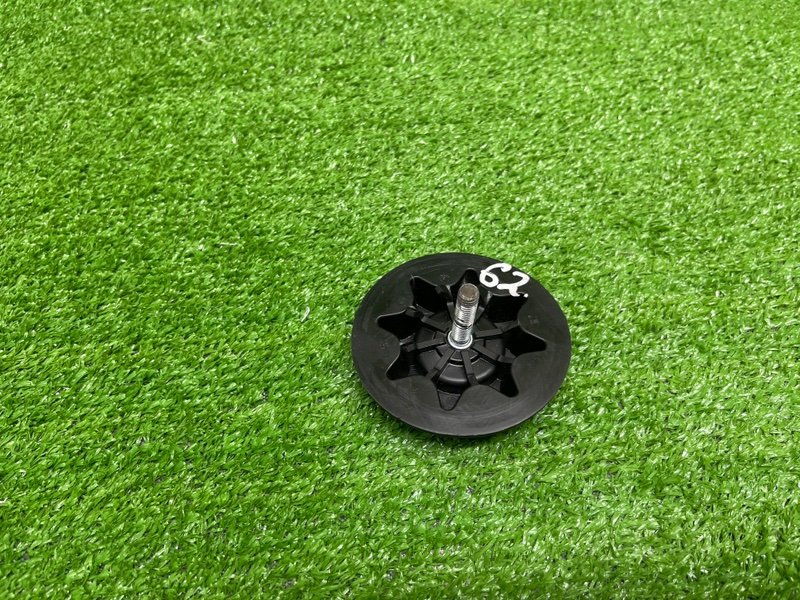 Болт крепления запасного колеса, 1000 рублей, Москва