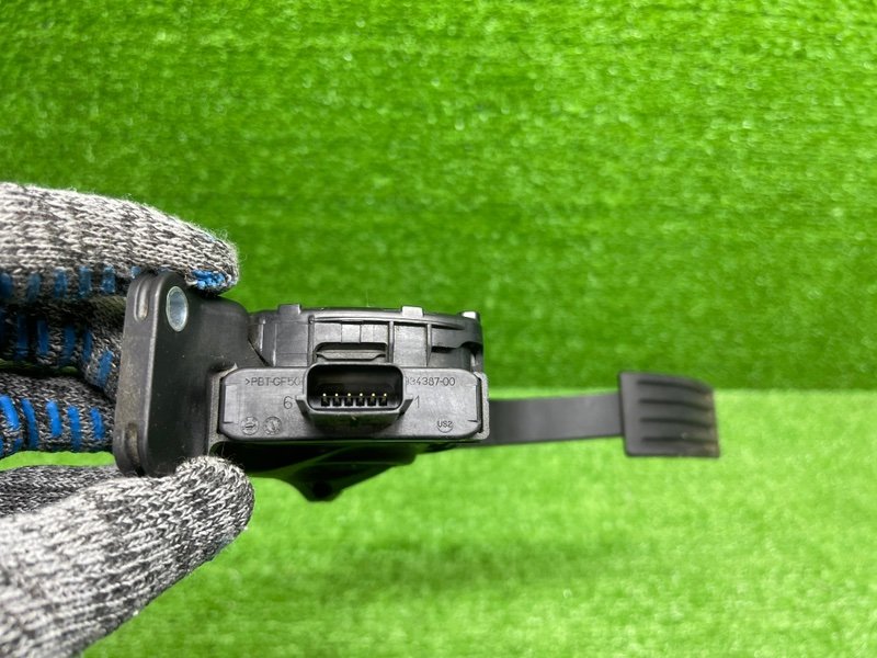 Педаль газа, 1000 рублей, Москва