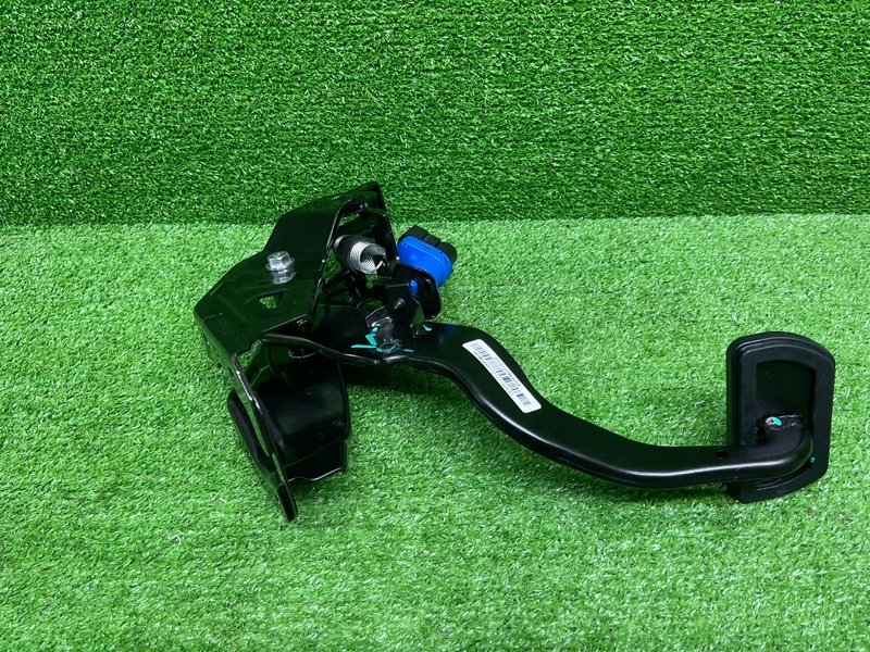 Педаль тормоза, 1000 рублей, Москва