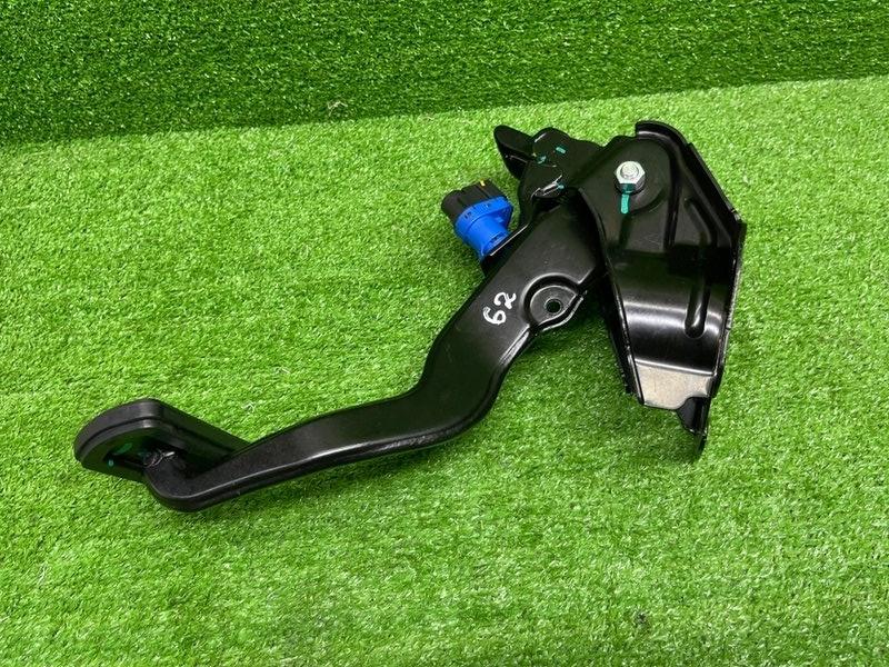 Педаль тормоза, 1000 рублей, Москва