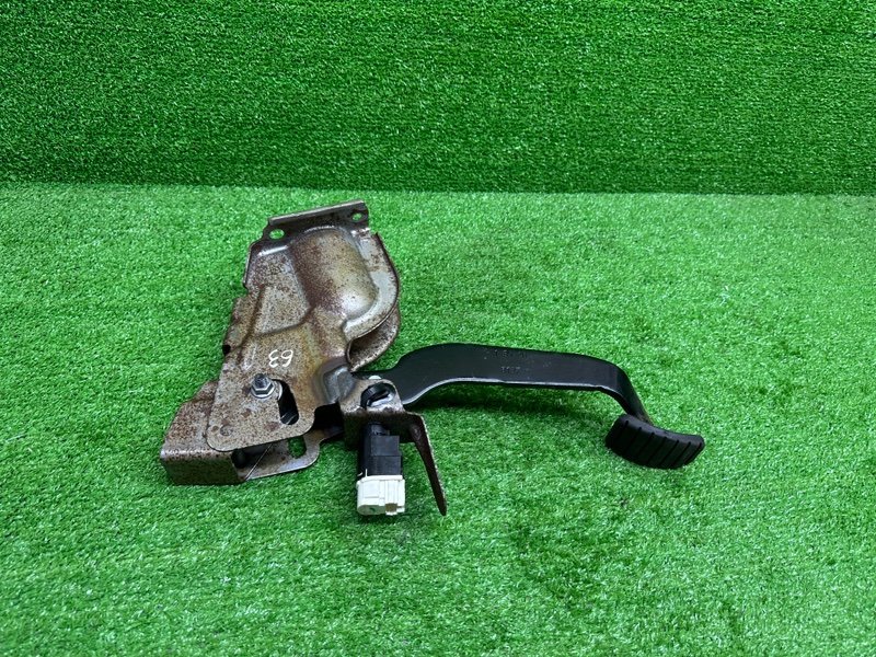 Педаль тормоза, 1000 рублей, Москва