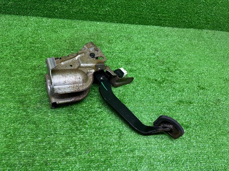 Педаль тормоза, 1000 рублей, Москва