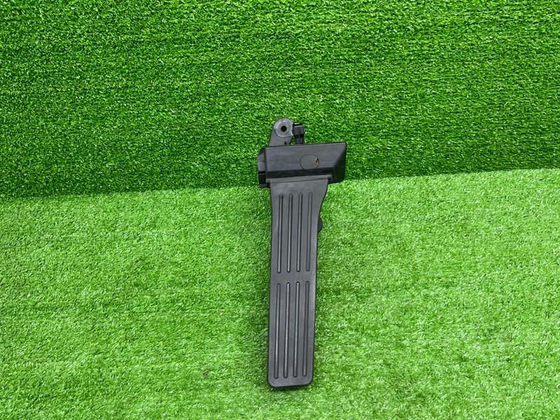 Педаль газа, 1000 рублей, Москва