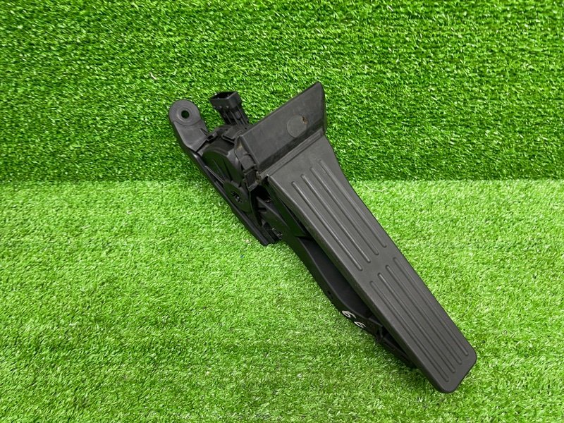 Педаль газа, 1000 рублей, Москва