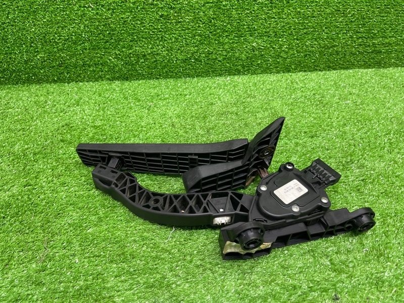 Педаль газа, 1000 рублей, Москва