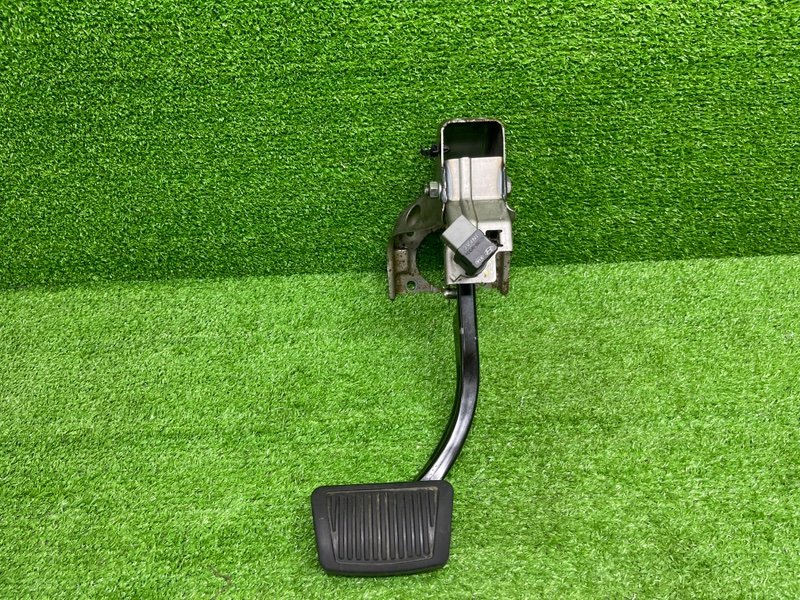 Педаль тормоза, 1000 рублей, Москва